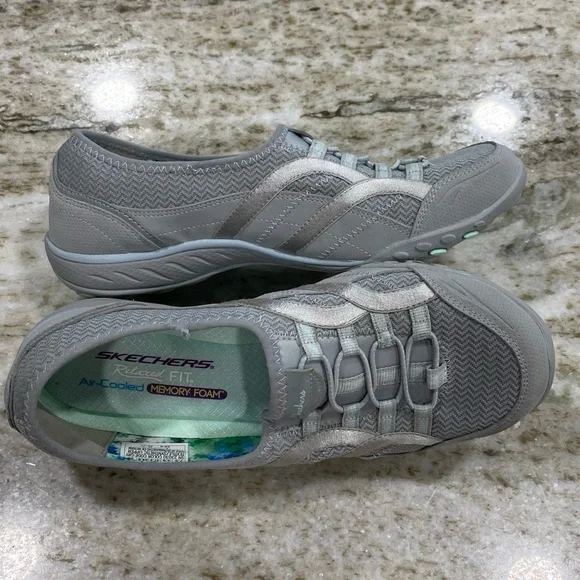 Skechers Women's Light Gray Slip-On Sneakers size 7.5 - Picture 2 of 3